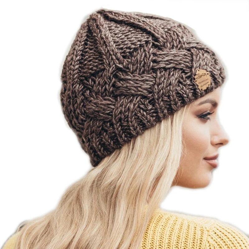 Turned up cuff on the unisex ribbed knit beanie