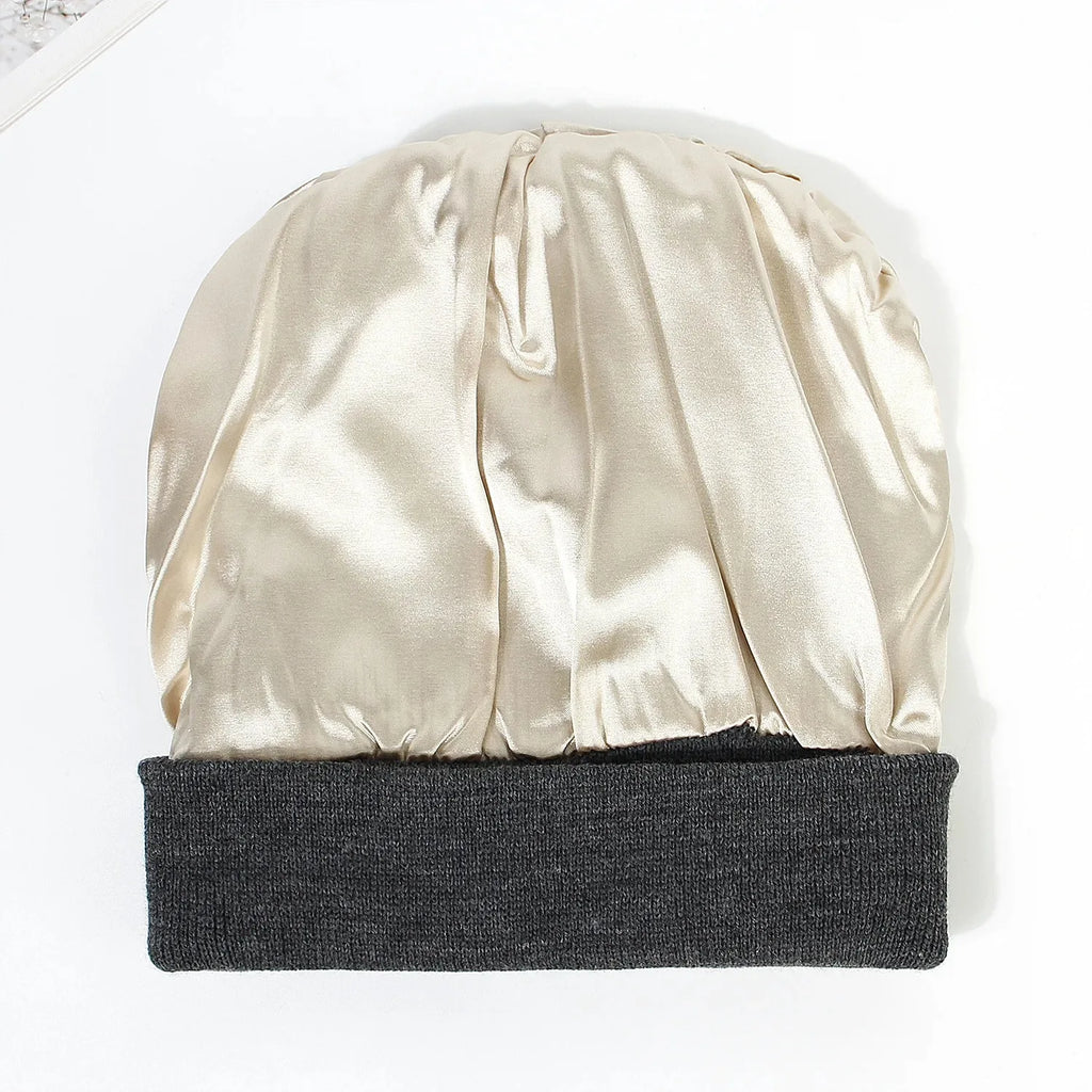 Satin lining that does not pull at the hair, in a knit beanie