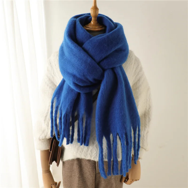 Polyester blanket scarf with a cashmere feel finish
