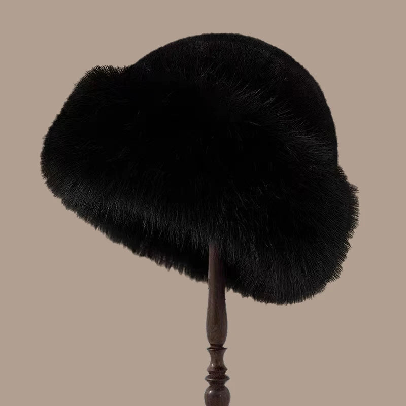 Structured brimless winter cap, fully lined
